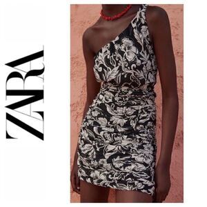 NWOT ZARA Blogger’s Favorite Asymmetric Neckline Ecru Mini Dress, Size Small